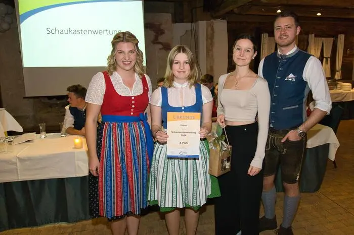 Neben zahlreichen Bewerben und Kursen in den Bereichen Allgemeinbildung, Sport, Kultur und Agrar ging man auch auf das 75-Jahr-Jubiläum und den Bezirksball ein.