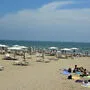 Noch sind wenige Gäste am Strand von Lignano zu sehen