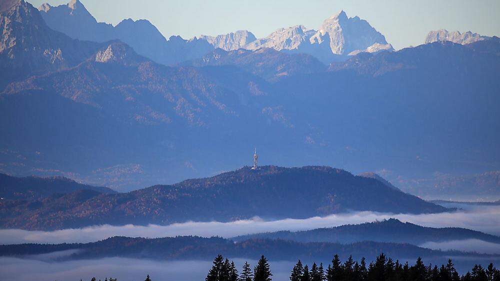 Gewohntes Bild im Herbst: Wenn im Klagenfurter Becken Nebel einfällt, scheint oben die Sonne 