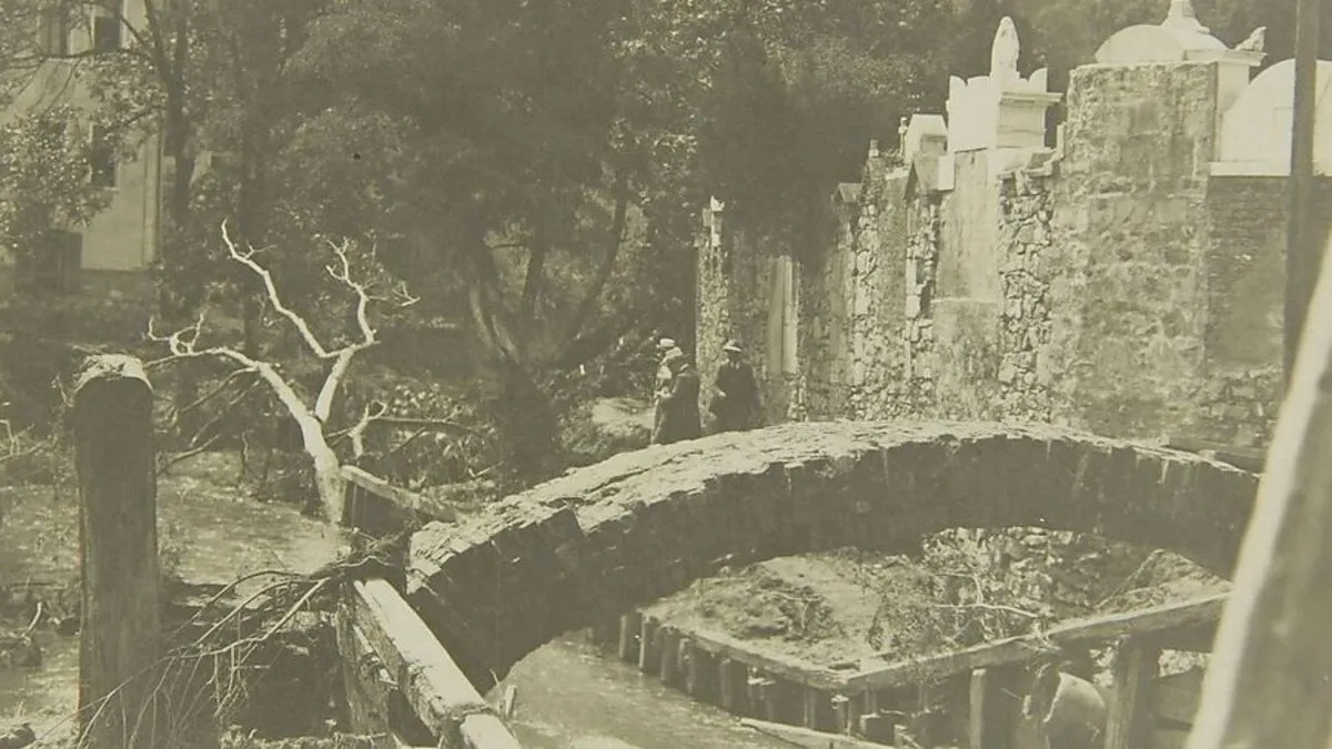 Die Leonhard Brücke nach dem Unwetter von 1913
