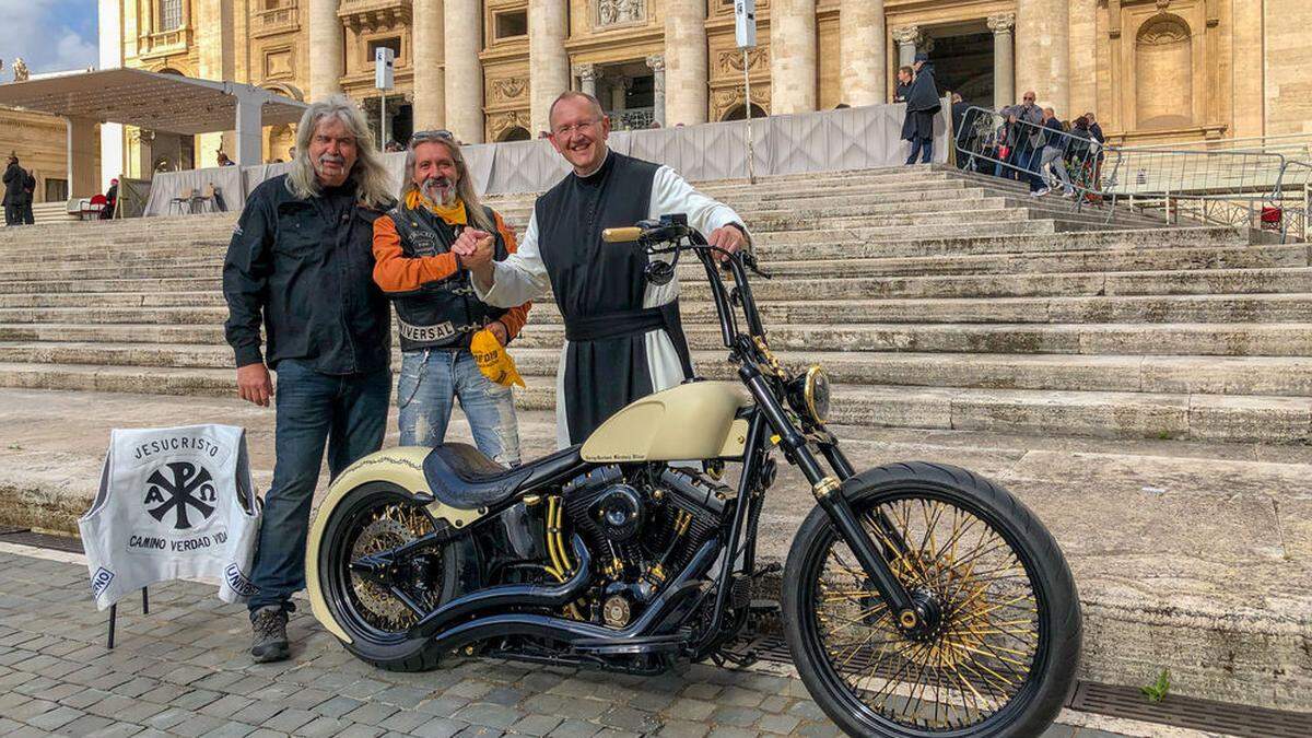 Papst Franziskus segnete Harley für guten Zweck 