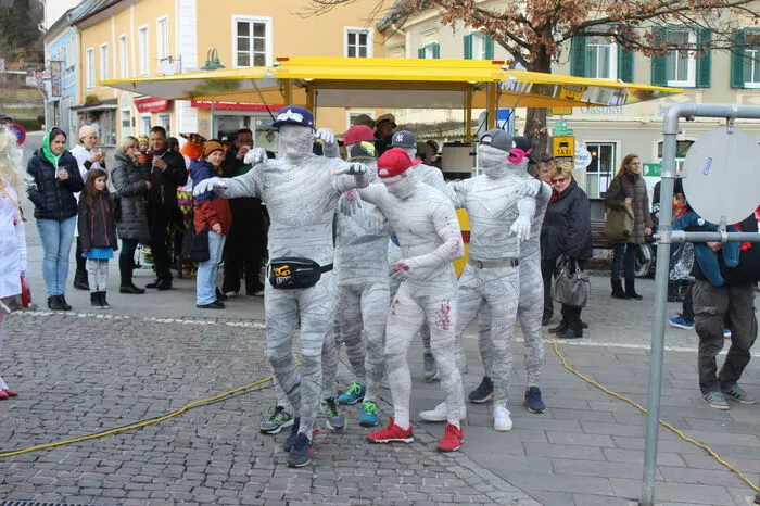 Zudem wurden die besten Kostüme prämiert, den ersten Platz ergatterten hübsche Marienkäfer, zweiter wurden die Mumien.