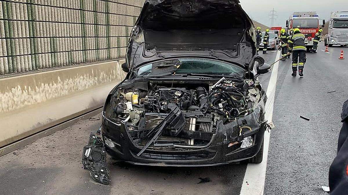 Zwei Autos krachten auf der A9 bei Lebring ineinander