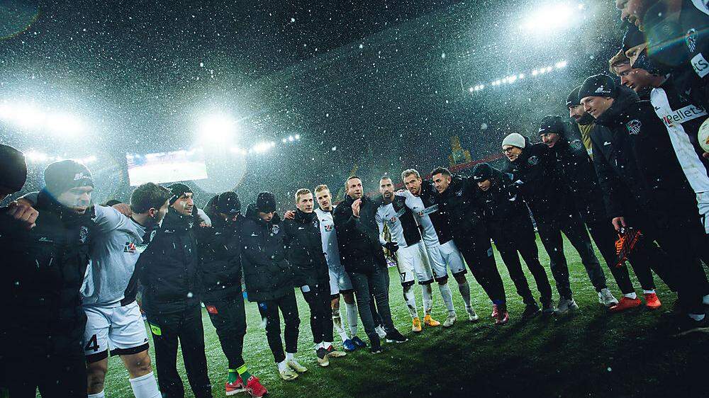 Im Schneetreiben von Moskau gab sich die Mannschaft noch als verschworener Haufen