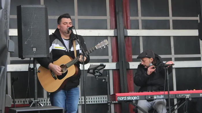 Die Band "Rockaholics" sorgten für gute Stimmung unter den Faschingsnarren.