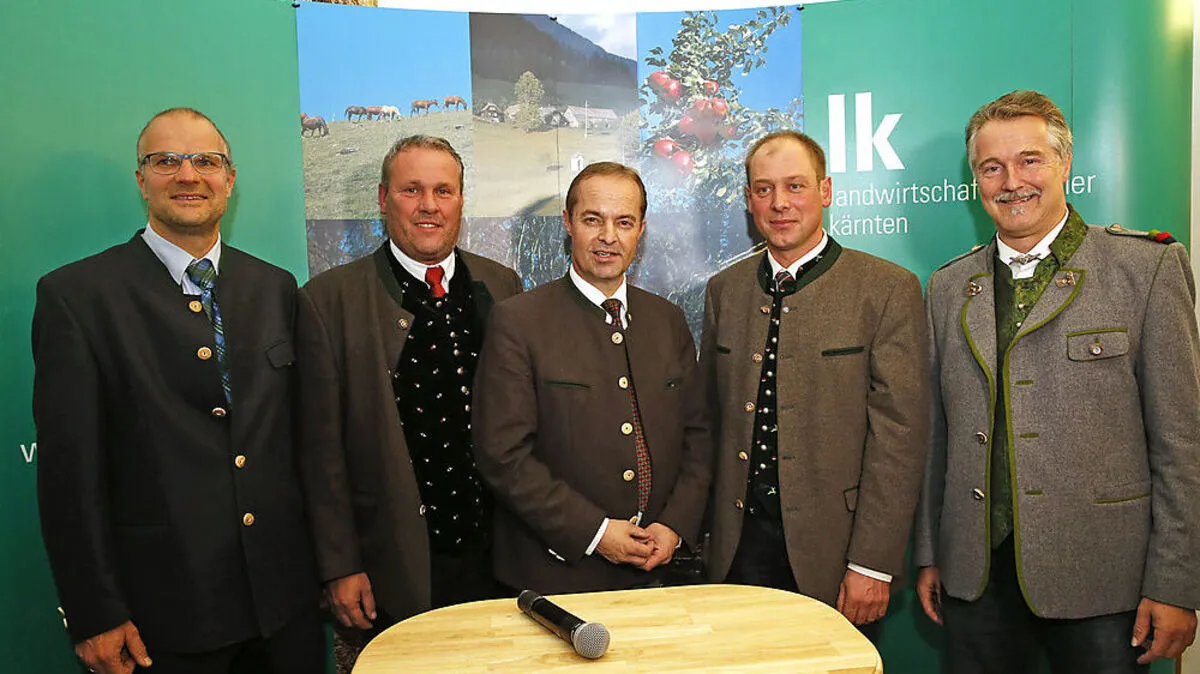 Die neu gewählten Vertreter der Bauen: Reinhard Stückler (Grüne), Franz Matschek (SPÖ), Johann Mößler (Bauernbund), Manfred Muhr (Freiheitliche), Franz Josef Smrtnig (Südkärntner Bauern)