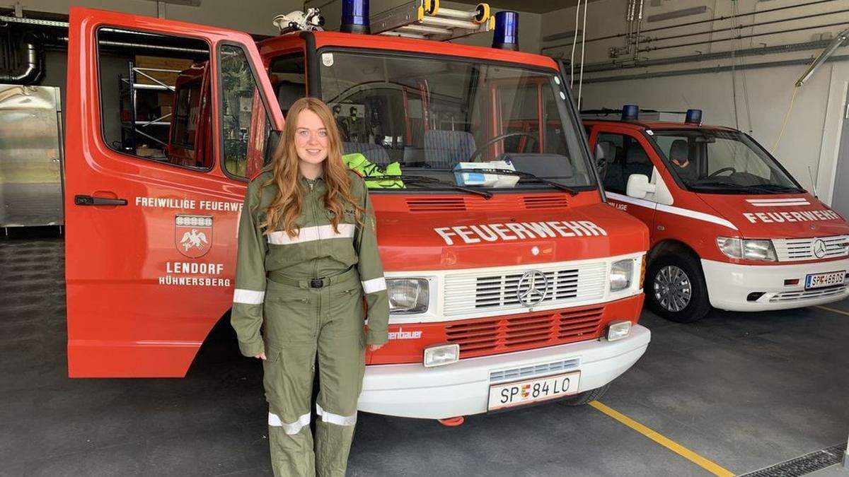 Marie-Christin Pirker im neuen Feuerwehrhaus der FF Hühnersberg