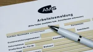 Formular der Arbeitslosmeldung vom AMS Formular der Arbeitslosmeldung vom AMS, 30.12.2022, Borkwalde, Brandenburg, Der Arbeitsmarktservice ist ein Dienstleistungsunternehmen auf dem Arbeitsmarkt in Österreich. *** Form of unemployment registration from AMS Form of unemployment registration from AMS, 30 12 2022, Borkwalde, Brandenburg, The Public Employment Service is a service provider on the labor market in Austria 