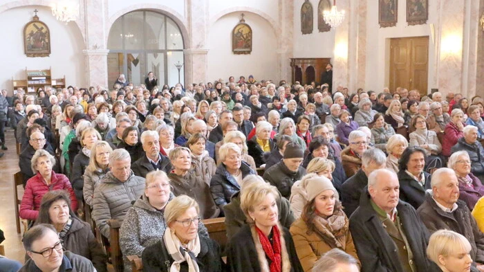 Kaum fassen konnte am Sonntagnachmittag die Stiftskirche von St. Georgen am Längsee die vielen Besucher. 
