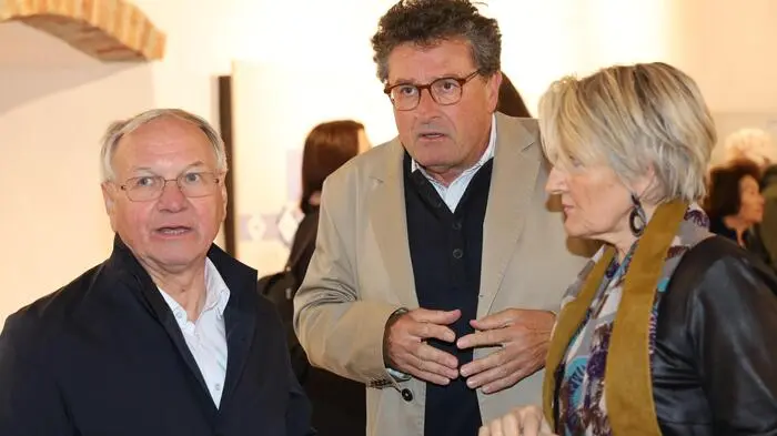 Klicken Sie sich durch die besten Fotos der Ausstellungseröffnung!