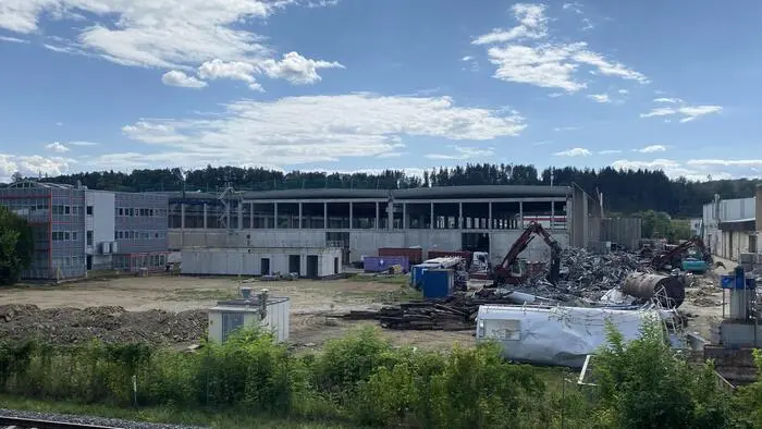 Seit Wochen herrscht bei der Firma Wollsdorf Leder in St. Ruprecht an der Raab Baustelle – was ist hier geplant?