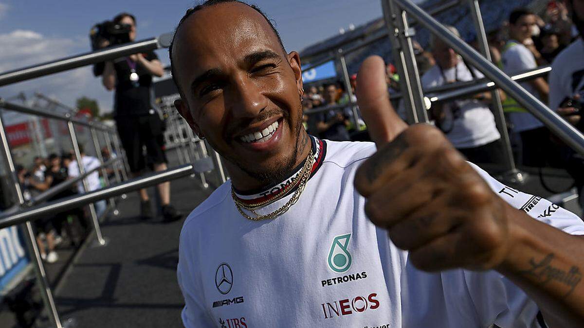 Lewis Hamilton steigt bei NFL-Team Denver Broncos ein.