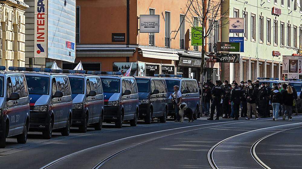 Dutzende Polizisten, darunter ein Kärntner, waren bei der Demonstration in Innsbruck im Einsatz