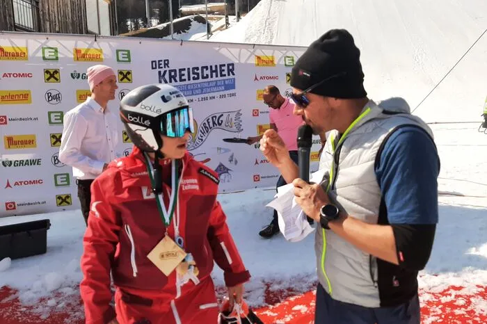 220 Richtungstore waren gesetzt, sie sollten auch passiert sein, um gewertet zu werden. So verlangte der mit 6,7 Kilometern längste Riesentorlauf der Welt schon einiges ab. Das Motto ist Programm: „Keine Gnade für die Wade“.