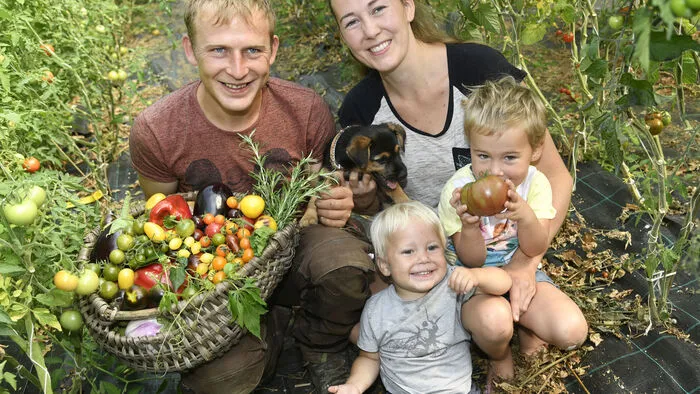 Stefan Bachmann mit Partnerin Susanne Enzi und den Kindern Olivia und Davin. 
