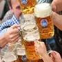 Reguläres Bier mit Alkohol muss für die Wiesn-Organisatoren in jedem Biergarten verfügbar sein