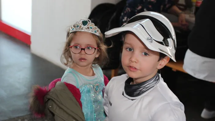 Die Kinder trugen interessante Masken.