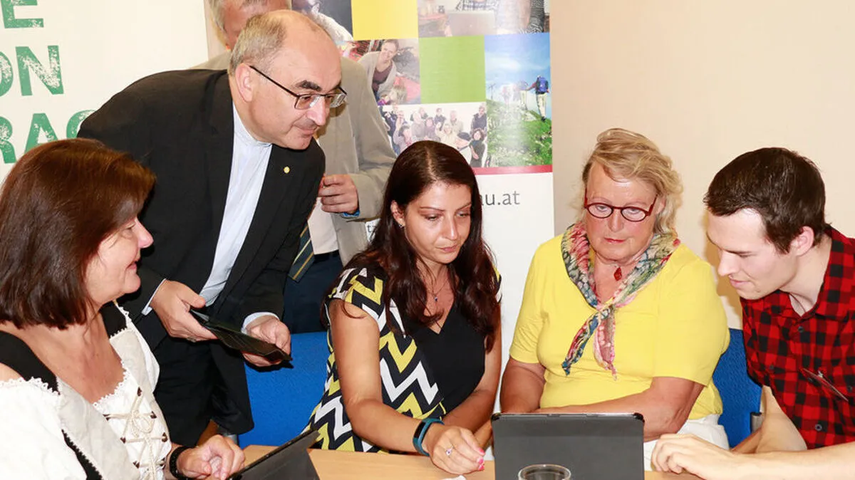 Staatssekretärin Duzdar und Bischof Krautwaschl machten sich selbst ein Bild von dem Angebot