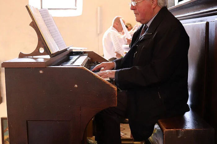 An der Kirchenorgel war Gabriel Kneser.