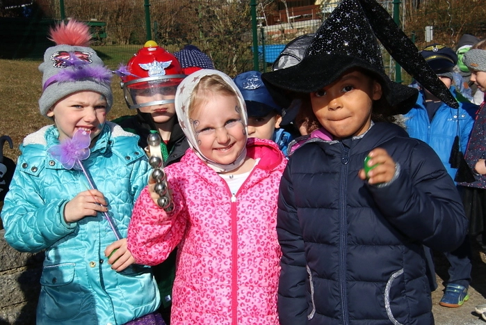 Dabei wurde ausgelassen getanzt und gesungen, die Freude am Spaß war den Kindern deutlich anzumerken.