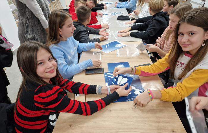 Oststeirische Jugendliche in Schule im Erdbebengebiet zu Besuch