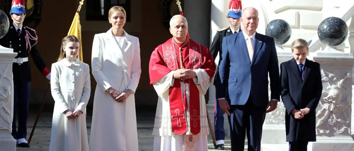 Beim Monaco-Besuch traf Papst Leo auch Fürst Albert, seine Frau Charlène und die Kinder