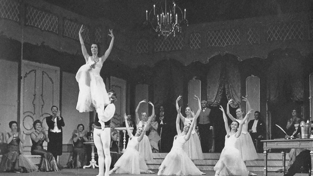 Regina Wohinz-Kestlova 1971 auf der Bühne des Stadttheaters