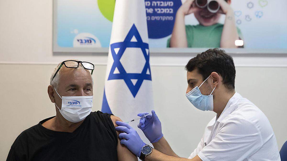 Israel vergibt seit rund einer Woche Auffrischungsimpfungen für 60-Jährige und ältere Jahrgänge  - als erstes Land weltweit