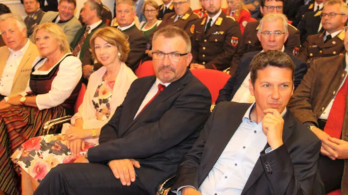 Beim Festakt dabei: Bürgermeisterin Maria-Luise Mathiaschitz, LH-Stv. Gabi Schaunig, 2. Landtagspräsident Jakob Strauss und Feuerwehrreferent Landesrat Daniel Fellner.