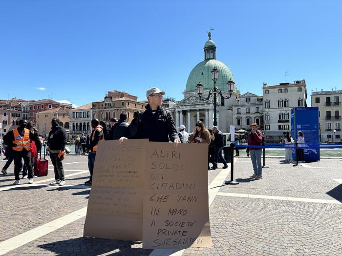 In Venedig selbst gibt es hinsichtlich der Eintrittsgebühr auch kritische Stimmen