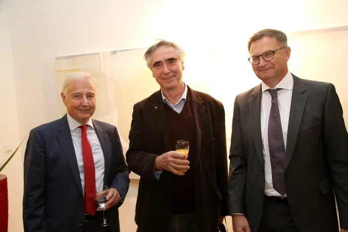 Übrigens: Von den Arbeiten begeistert zeigten sich unter anderen die TIAG-Vorstände Alexander Bouvier (links) und Rainer Schmidtmayer (rechts).