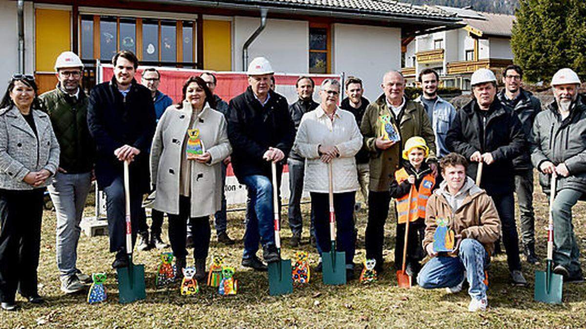 Spatenstich mit den Kommunalpolitikern von Hermagor