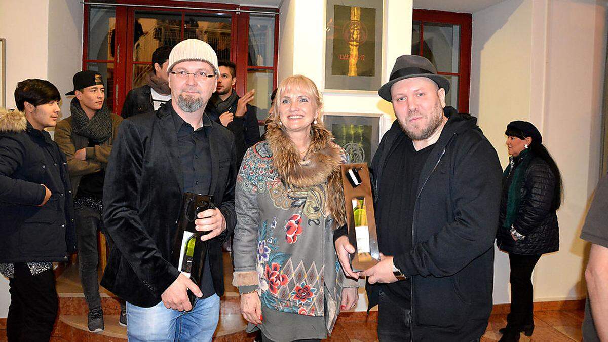 Von links: Mario Huber, Vizebürgermeisterin Manuela Karner und Christian Köstinger bei der Vernissage der Ausstellung