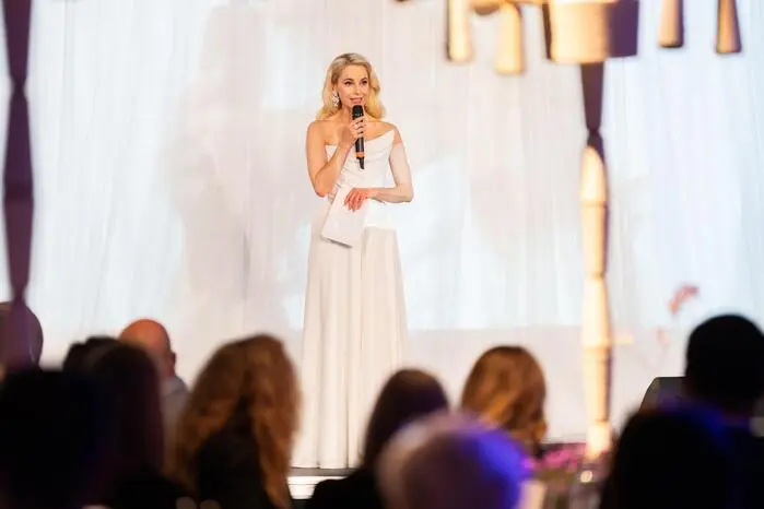 Die glamouröse Gala fand in den Produktionshallen von Vossen im burgenländischen Jennersdorf statt und wurde von Silvia Schneider moderiert