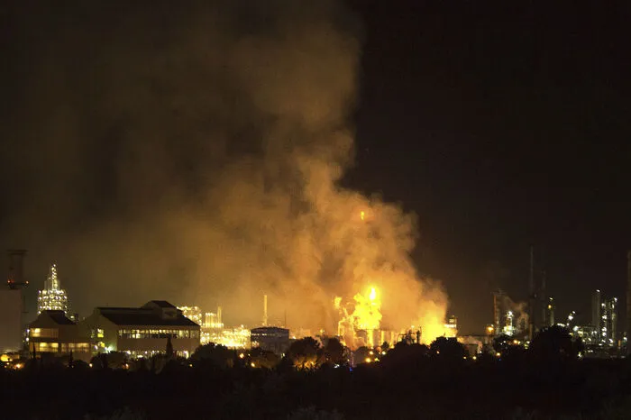 Auch im Chemiewerk selber gab es ein Todesopfer und mindestens acht Verletzte.