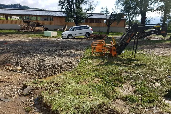 15 Autos wurden durch die Wassermassen zerstört.