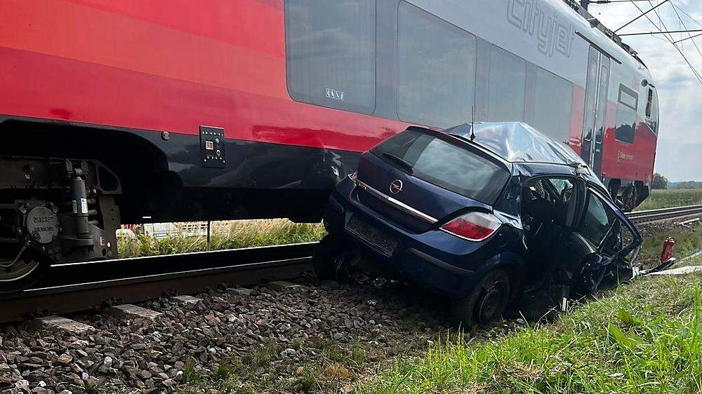Am vergangenen Wochenende starb ein Mann bei einer Kollision mit einem Zug. Drei Menschen starben in der Kalenderwoche 31 bei Unfällen auf den steirischen Straßen