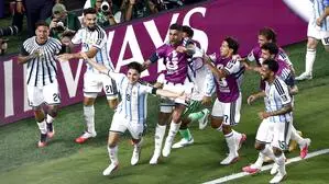 Julian Alvarez und Argentinien jubeln über den Halbfinaleinzug