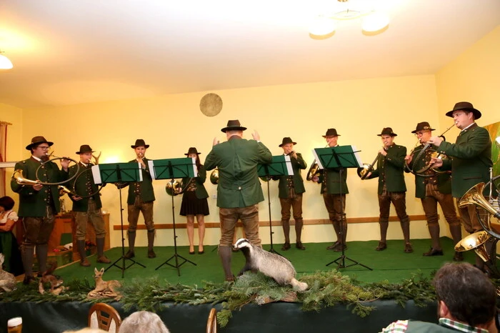Grund des Besucherandranges war am Samstagabend die CD-Präsentation „Kaiserjagd“ der „Wietinger Jagd- und Alphornbläser“ ... 