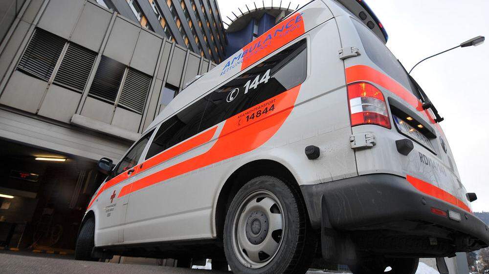 Der lebensgefährlich Verletzte wurde ins Krankenhaus in Innsbruck gebracht