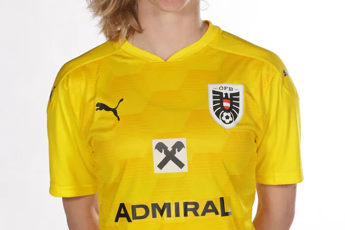 Geboren am 24. August 1996 (T). Die Tirolerin wechselte 2020 zum SC Sand nach Deutschland. Im Sommer 2022 geht es für sie zum 1. FC Köln. Nach einem Kreuzbandriss Anfang des Jahres fehlt der 25-Jährigen noch die Spielpraxis.
