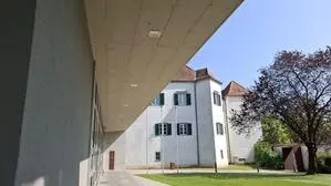 Wegen Körperverletzung muss sich ein Iraner am Bezirksgericht Weiz verantworten