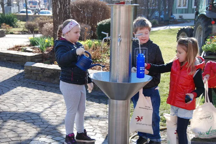 Auch Vertreter der Stadtgemeinde und der Wasserwerke waren anwesend und halfen mit. Klicken Sie sich durch weitere Bilder.
