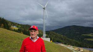 Seit 10. Oktober erzeugt Franz Dorner mit seinem eigenen Windrad rund 150 Meter über seiner Hofstelle Strom