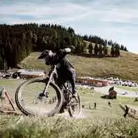 Bei der neuen Funbase Holzmeister auf der Sommeralm fand erstmals eine Trailpartie statt