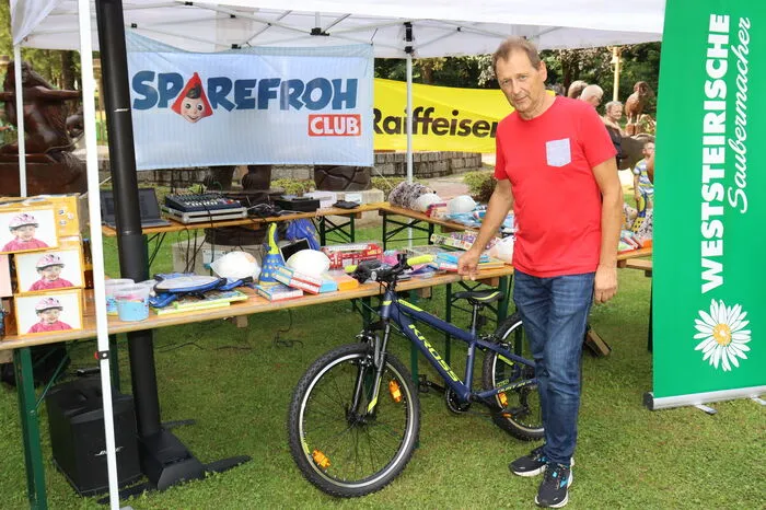 Unter allen Beteiligten wurde ein wertvolles Fahrrad, gespendet von Bürgermeister Bernd Osprian verlost.