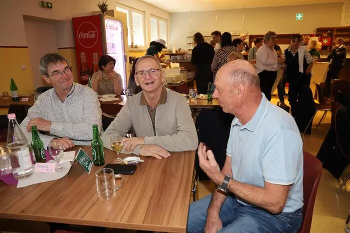 Es entstand eine Show, bei der die große Halle bis auf den letzten Platz besetzt war