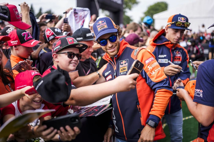 Auch beim Styrian Green Carpet hat man mit etwas Glück, die Chance auf ein Selfie mit den Stars der MotoGP
