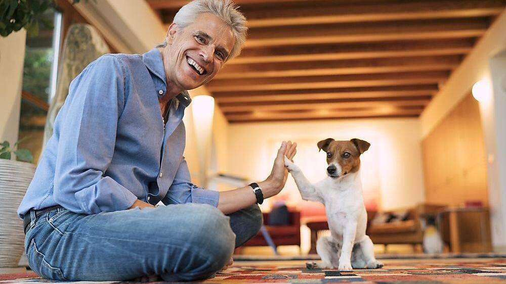 Thomas Brezina mit seinem Hund Joppy