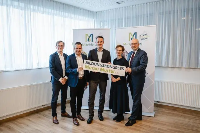 Regionalmanagement-Geschäftsführer Günter Leitner, Vorsitzender Thomas Maier, Landesrat Stefan Hermann, Bildungsregionsleiterin Ulla Steinwidder, Vorsitzender-Stellvertreter Bruno Aschenbrenner
